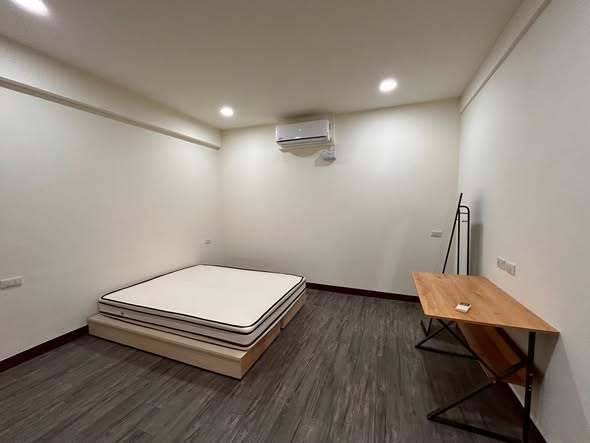 # **出租**

  [地點］基隆市信義區深澳坑路

［型式］公寓

［樓層］五樓

［租金］$13000/月

［押金］兩個月

   附家電 傢俱

  